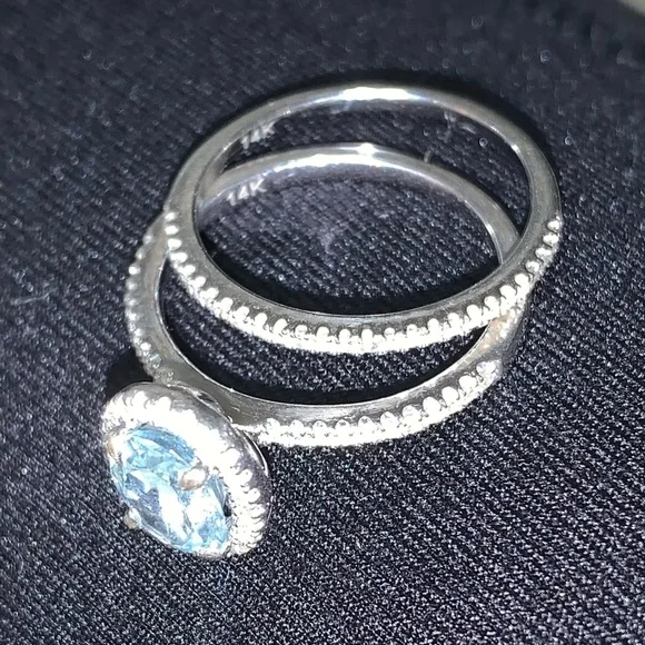 Size 7 Aquamarine and diamond rings 14k white gold - Recently cleaned by jeweler - Picture 2 of 9